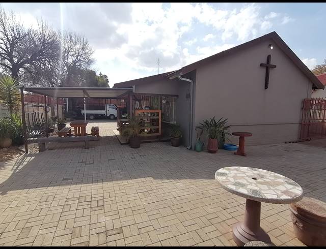 3 BEDROOM HOUSE SOLD IN STILFONTEIN EXT 4